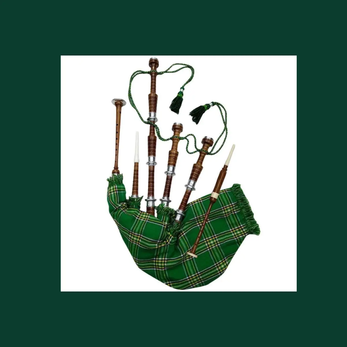 scottish man kilt bagpipes
